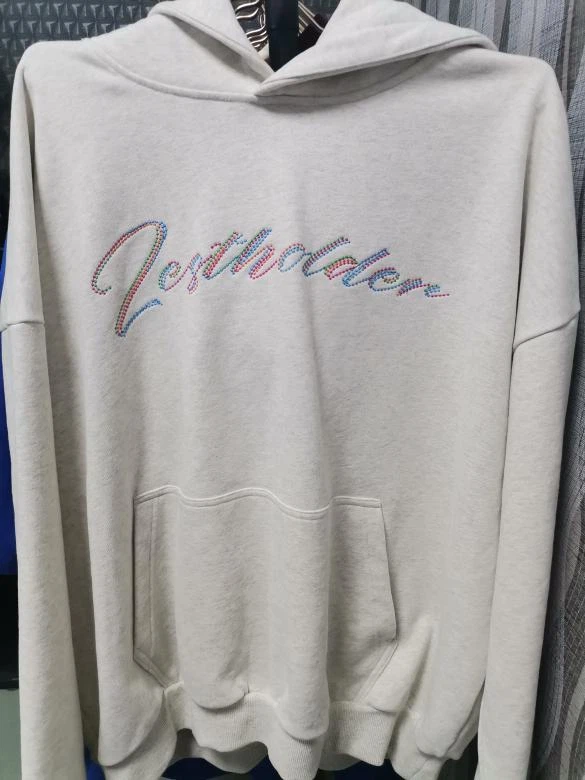 Bestickter, bedruckter Kapuzenpullover